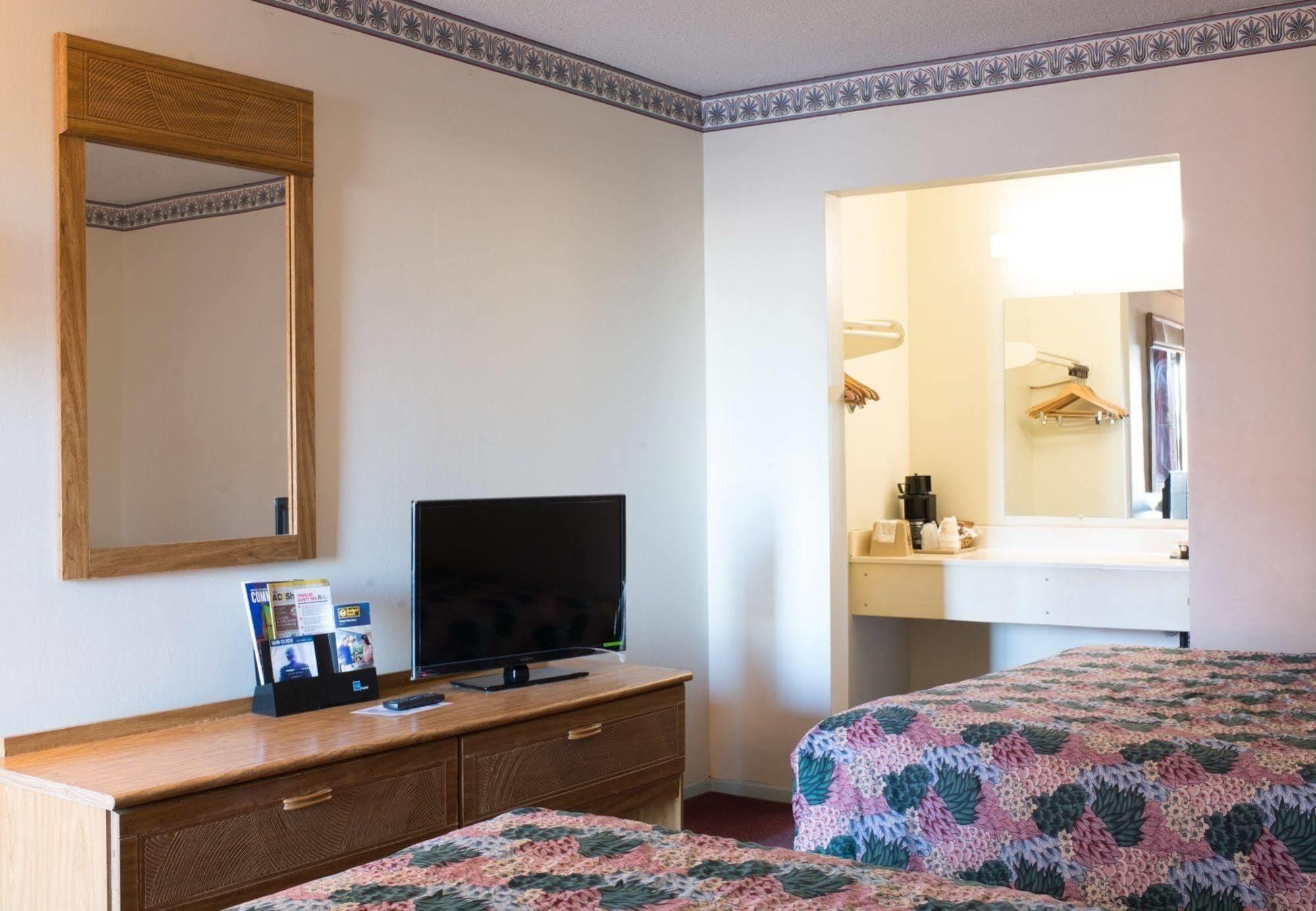 Budget Host Inn Columbia Bagian luar foto